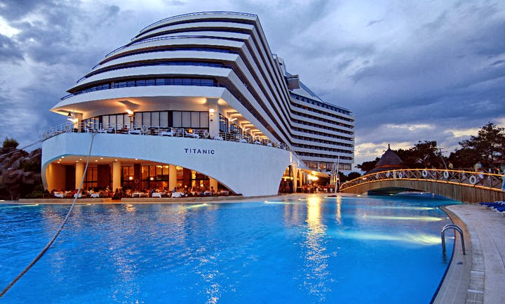imagini hotel TITANIC LARA